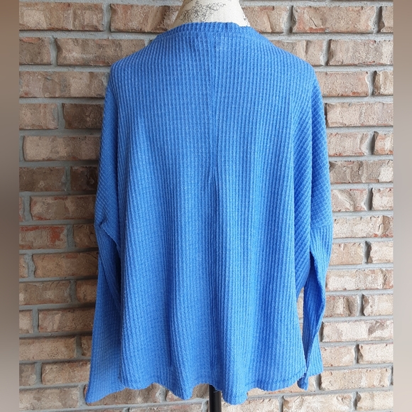 Out from Under Urban Outfitters Blue Textured Button Front Boho Top. - Picture 6 of 9